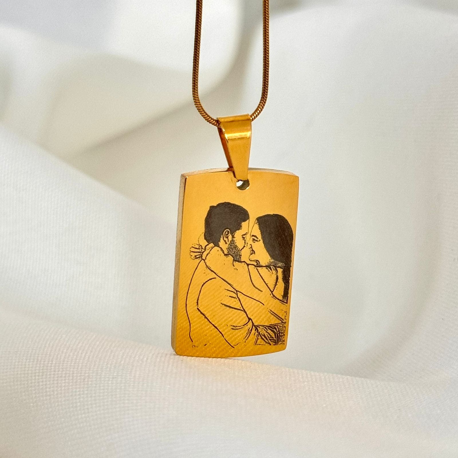 Collar Retrato Rectangular Dorado