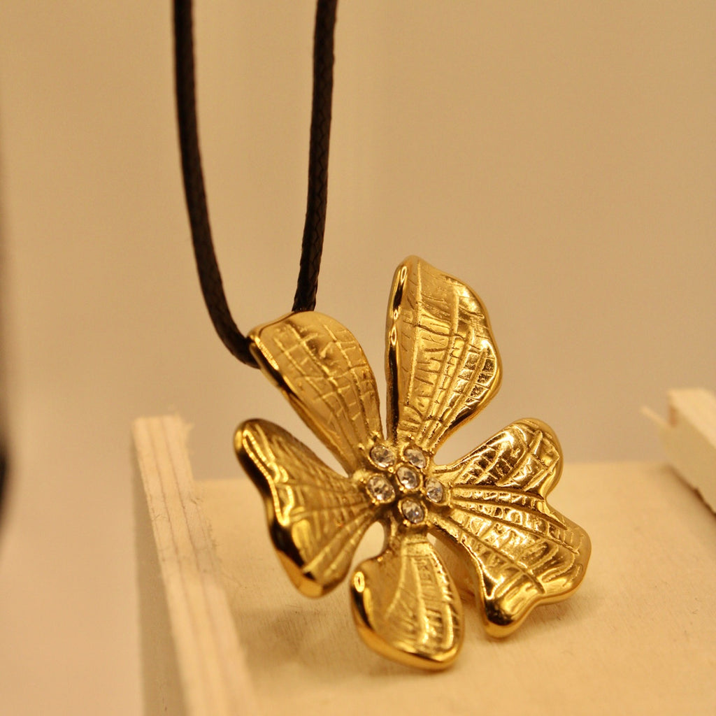 Collar Pétalo Salado