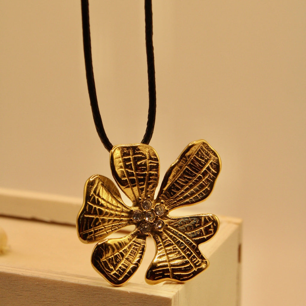 Collar Pétalo Salado